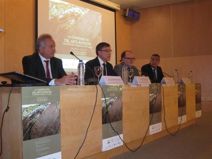 Mesa inaugural del congreso