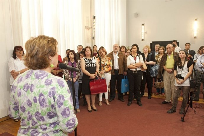 La alcaldesa recibe a los participantes