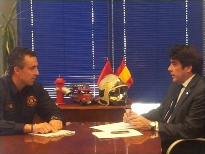 David Pérez con los bomberos