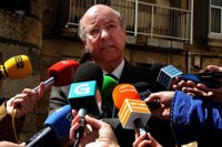 El alcalde de Ourense propone un pacto entre partidos para decidir en qué momento un imputado debe abandonar su cargo