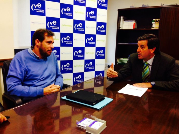 Óscar Puente junto al presidente de la CVE, José Antonio de Pedro