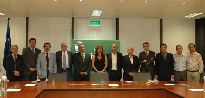 Sánchez Maldonado con representantes del sector de la Economía Social