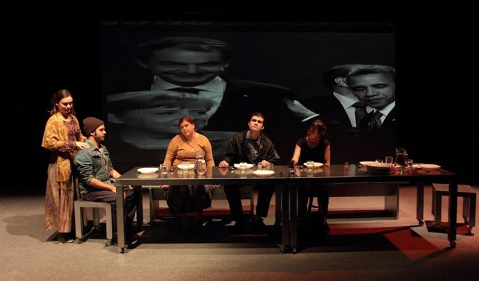 La UV propone una reflexión sobre la crisis en 'Abelles'.