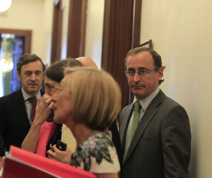 Alfonso Alonso, con Rosa Díez, Soraya Rodríguez y Rafael Hernando