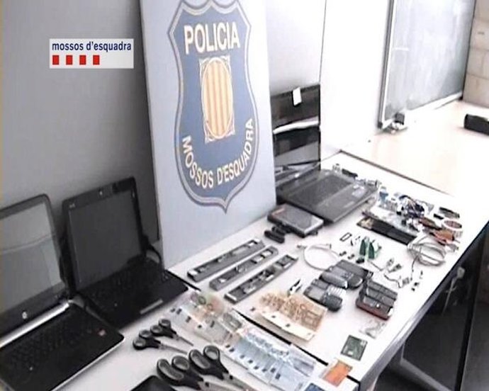 Material intervenido a la banda que clonaba tarjetas de crédito
