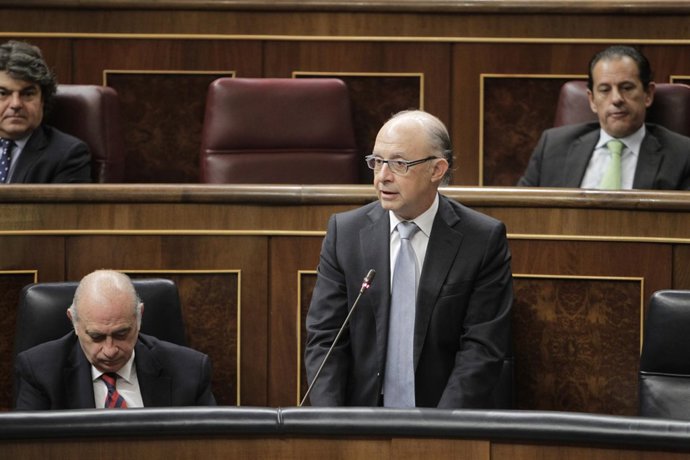 El ministro Montoro en el Pleno del Congreso