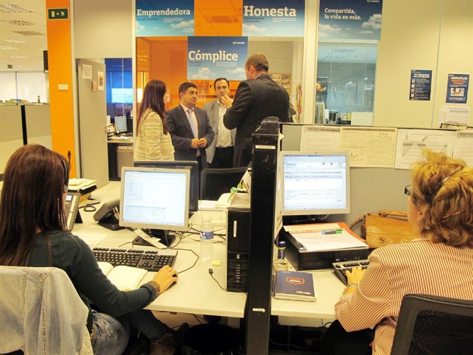 Francisco Reyes visita la sede de Atento