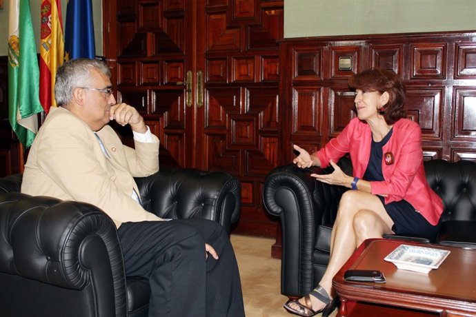 El rector de la US recibe a la nueva Comisionada del Polígono Sur