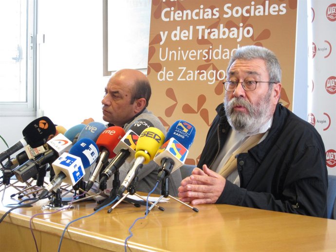 El secretario general de UGT, Cándido Méndez, en rueda de prensa en Zaragoza