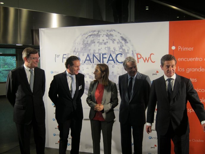 La ministra de Fomento en el foro de Anfac y PWC