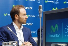 Alejandro Valverde en la firma de la renovación del patrocinio de Telefónica