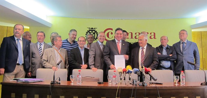 Miembros de la Junta de Gobierno del Scrats con Claver