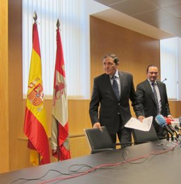 El consejero, Sáez Aguado, y el gerente regional de Salud, Eduardo García Prieto