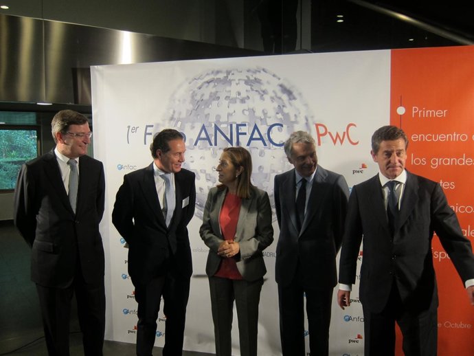 La ministra de Fomento en el foro de Anfac y PWC