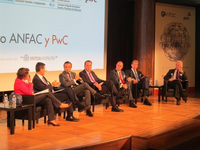 Directivos de Citroën, Porsche, Toyota y Volkswagen en el foro De Anfac y PwC