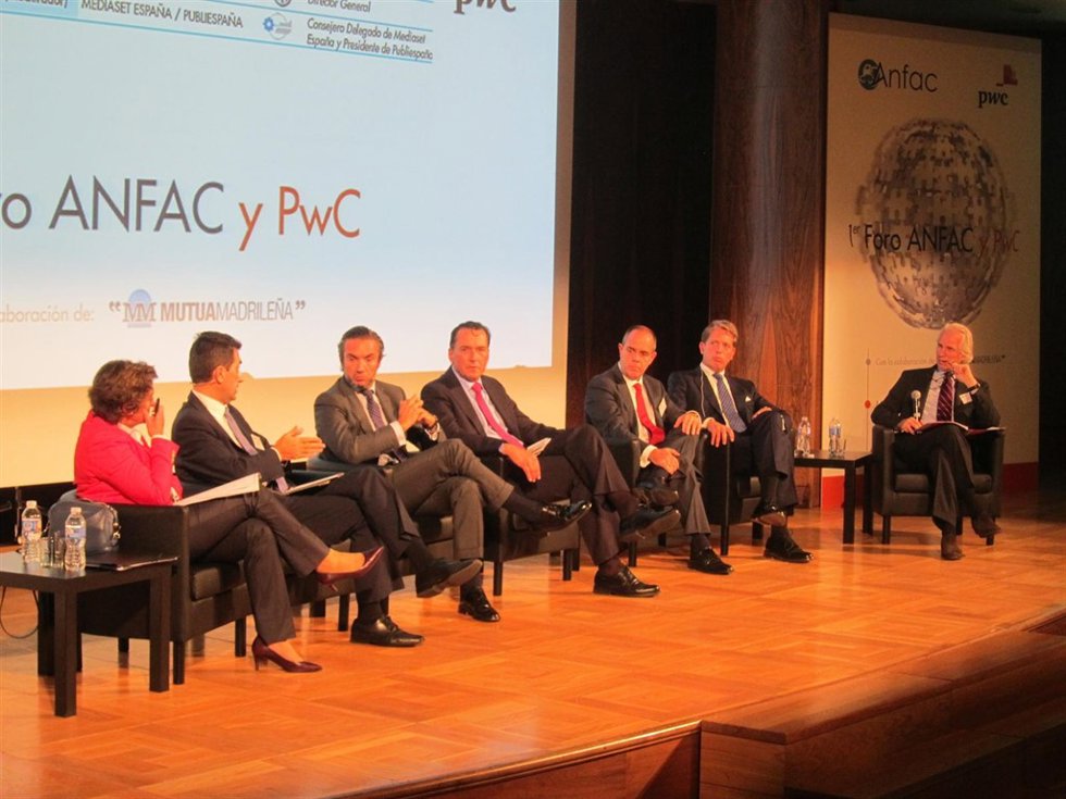 Directivos de Citroën, Porsche, Toyota y Volkswagen en el foro De Anfac y PwC