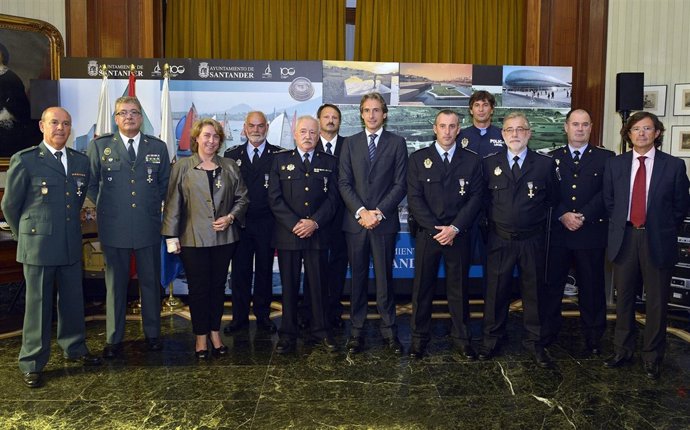 Entrega condecoracioones a Policía Local