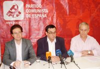 Centella (IU) acusa al Gobierno de querer "reducir la democracia" y no los costes con la reforma local