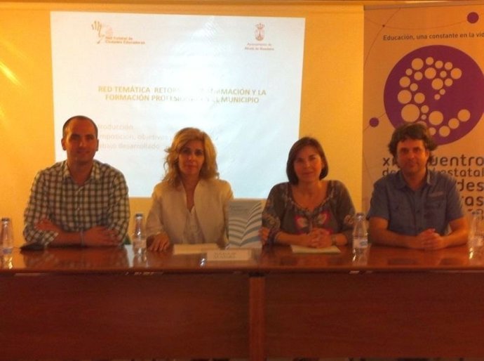 La delegada de Educación del Ayuntamiento de Alcalá en la repsentación del libro