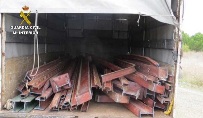 Parte del material incautado a los detenidos por la Guardia Civil.