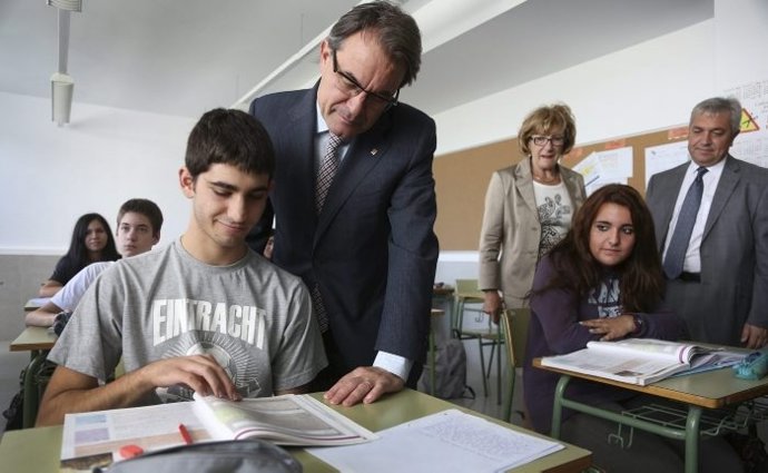 El presidente de la Generalitat, Artur Mas, inaugura la ampliación de instituto