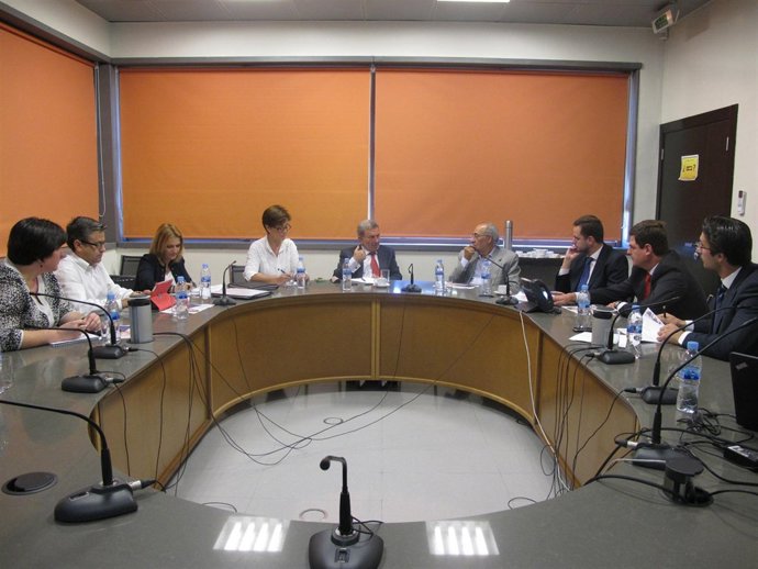 Reunión entre la Junta y Cosentino 