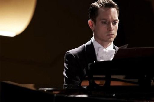 Elijah Wood vuelve a la gran pantalla como el mejor pianista del mundo
