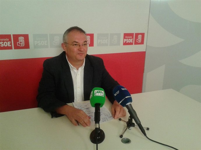 José María Rueda, secretario local del PSOE, en rueda de prensa