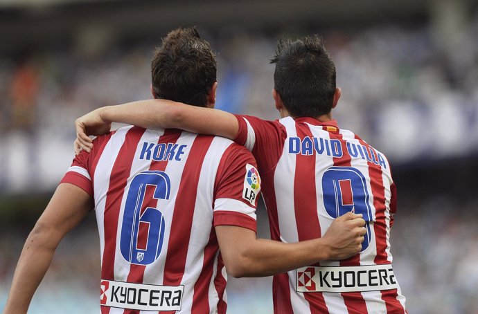 Koke y Villa celebran un gol del Atlético