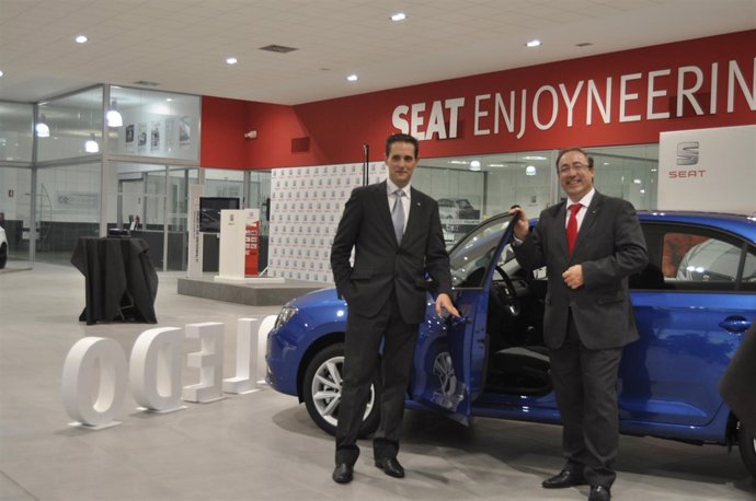 El director general de SEAT y el director del nuevo concesario.