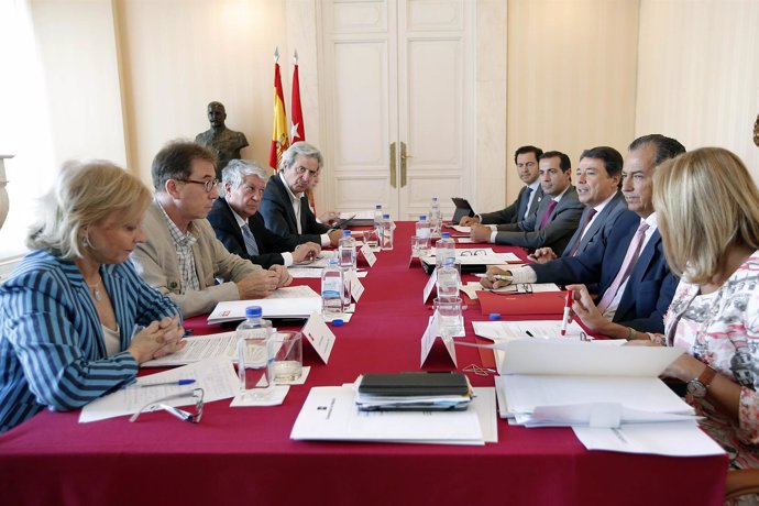 González y Figar mantienen la segunda reunión con los rectores, este martes