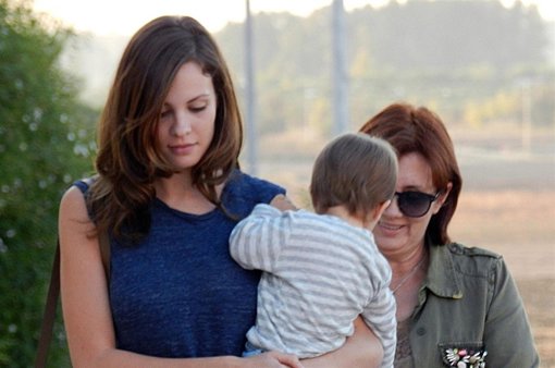 Jessica Bueno regresa a casa en medio de la tormenta con Kiko Rivera