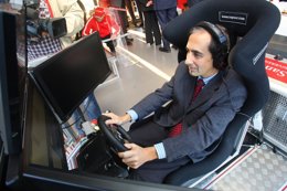 El rector de la UN en el simulador.