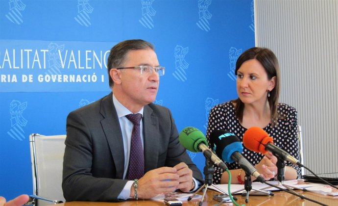 María José Català junto a Serafín Castellano