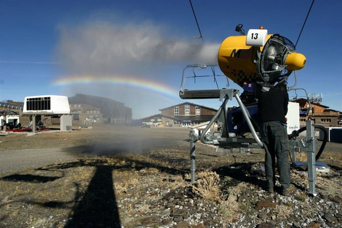 Cañones de nieve en Sierra Nevada