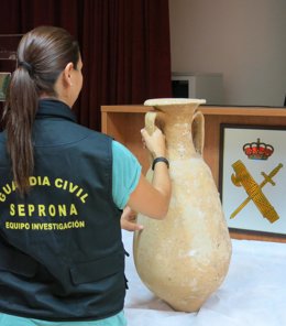 Ánfora romana hallada en Huelva que iba a ser vendida en Internet.
