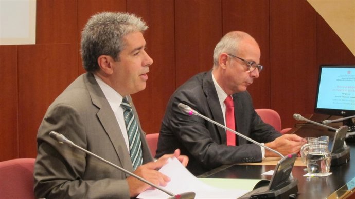 El conseller F.Homs y el director general de Atención Ciudadana, Ignasi Genovès