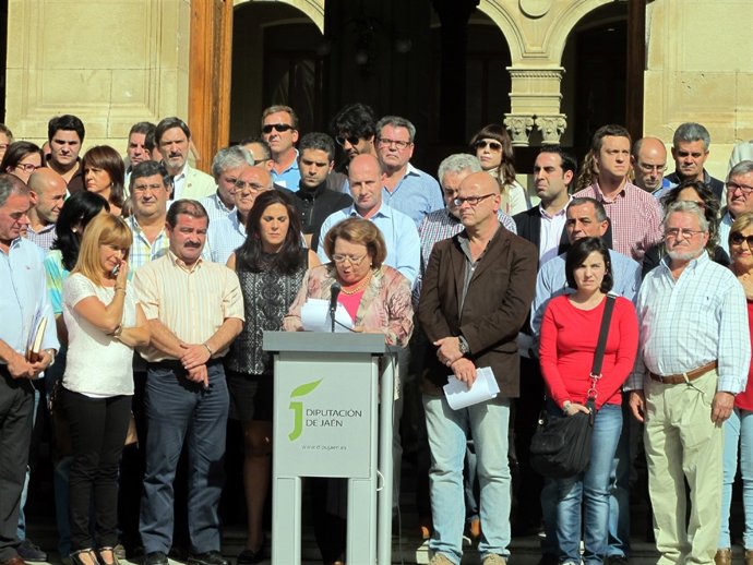 Concentración en la Diputación de Jaén contra la reforma local