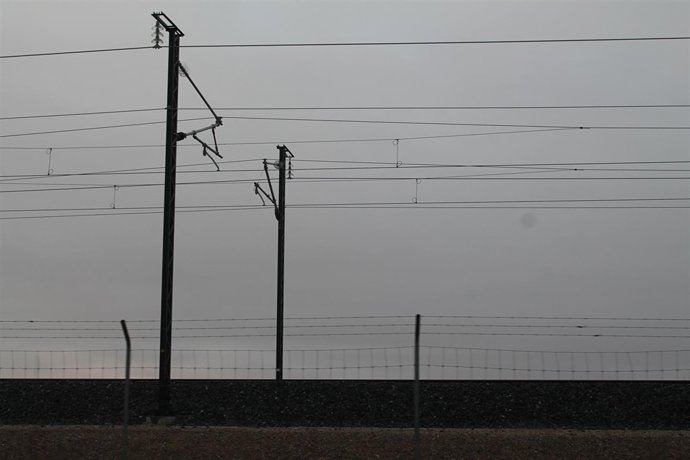 CATENARIA, AVE, VÍA DEL TREN, RENFE
