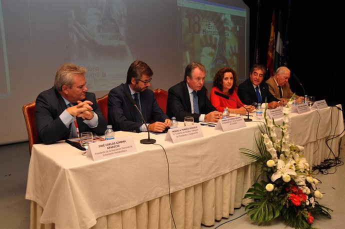 Gutiérrez (centro) en la mesa inaugural con el resto de autoridades