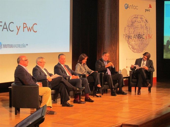 Patronal y sindicatos en el foro Anfac y PwC