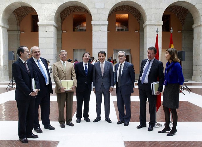 Ignacio González y Lucía Figar con los rectores