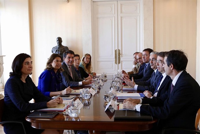 Ignacio González y Lucía Figar con los rectores