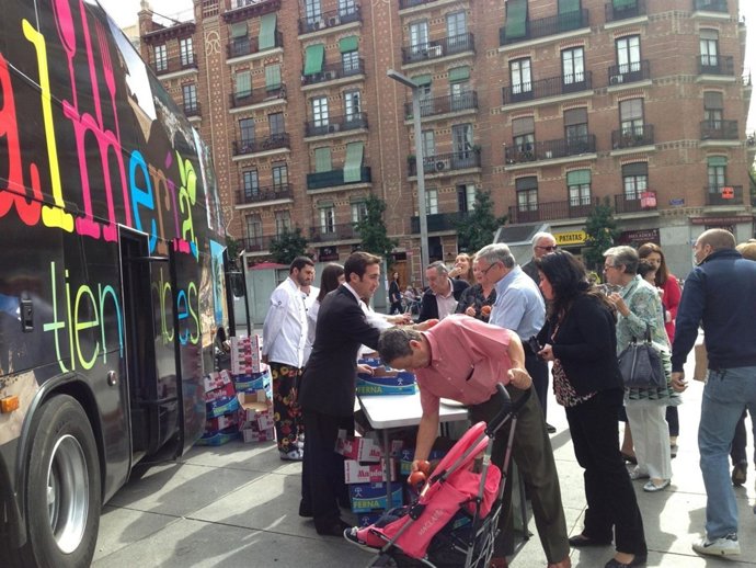 Vecinos de Madrid se acercan a conocer los productos agroalimentarios de Almería