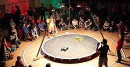 Combate de sumo en la Liga Nacional de Robótica de competición
