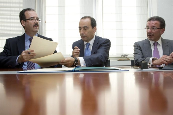 Firma del convenio con Talleres Oran