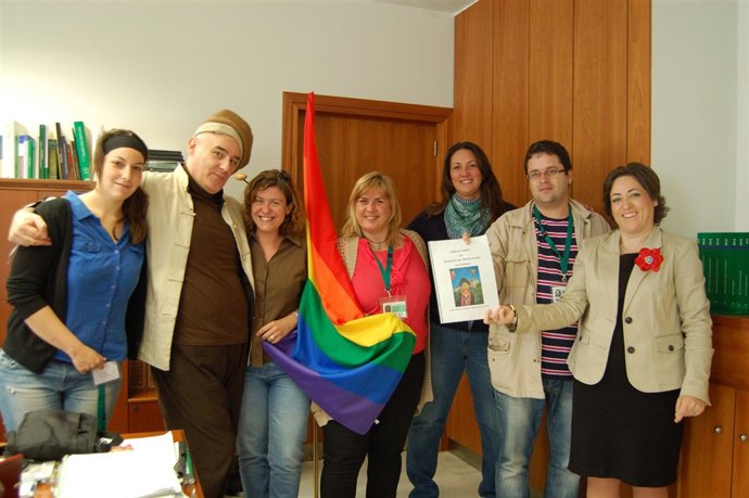 El Parlamento andaluz se adhiere al manifiesto 'Un lugar para el pintor Ocaña'