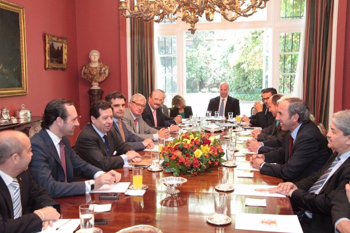 Bauzá reunido con  la Cámara Nacional de Comercio, Servicios y Turismo de Chile