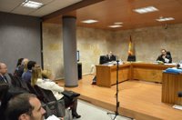 Arrenca el judici civil de Cospedal contra Bárcenas amb 11 minuts de retard