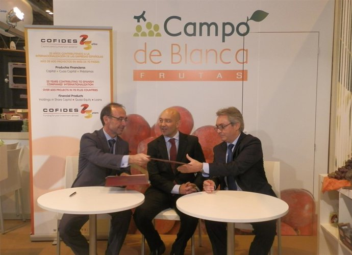 Firma Fepex y Cofides con García-Legaz 